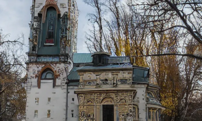 kostel Zvěstování Panny Marie (Heřmanův Městec) – podzim