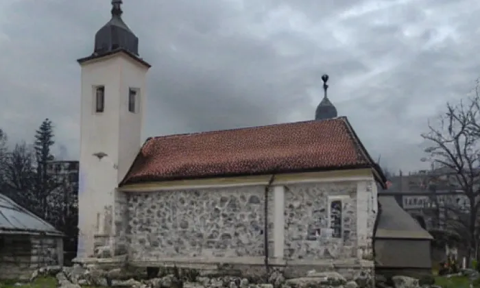 Kostel Zvěstování Panny Marie (Klášterec) – léto