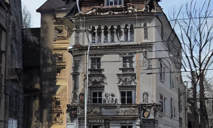 Mauzoleum průmyslníka Josefa Schrolla – jaro