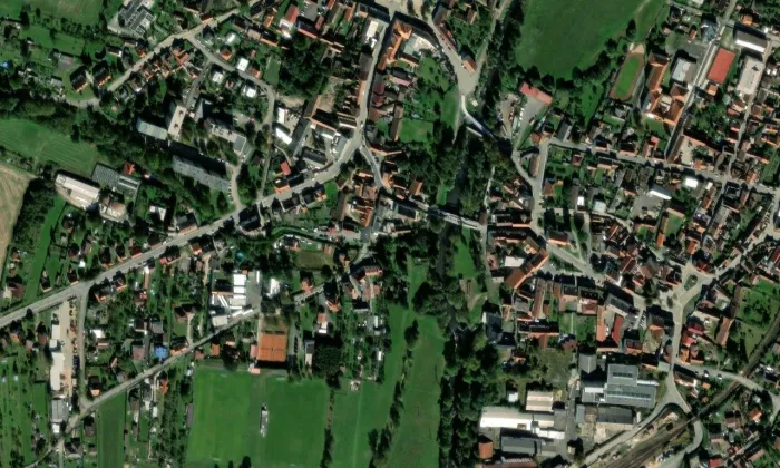 most ulice 28. října přes Radbuzu ve Staňkově – letecký pohled