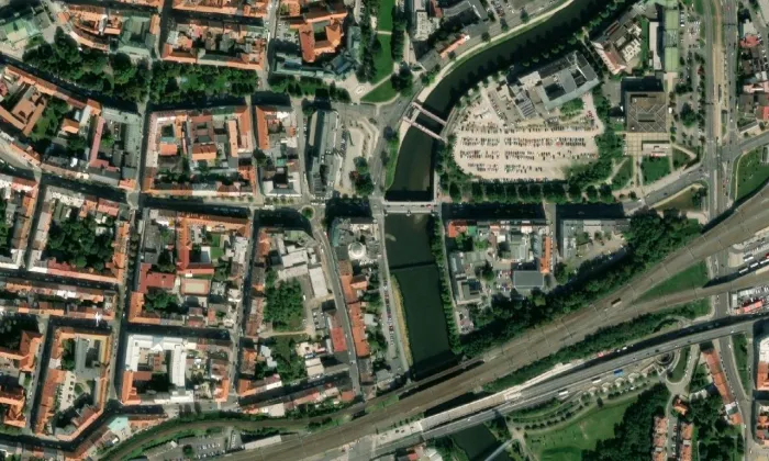 Mrakodrap – letecký pohled