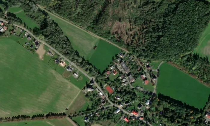 Náhrobek Skrbenských z Hříště – letecký pohled