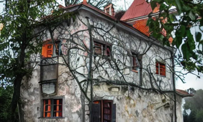 Nová obřadní síň u Starého židovského hřbitova v Praze-Josefově – autumn