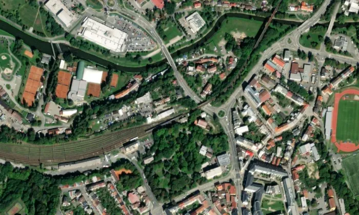 obilní skladiště s přístavbou správní budovy – letecký pohled