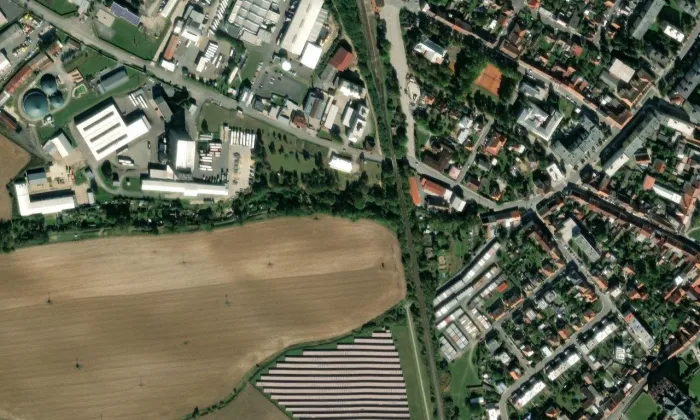 Obytný dům bývalého hospodářského družstva – letecký pohled