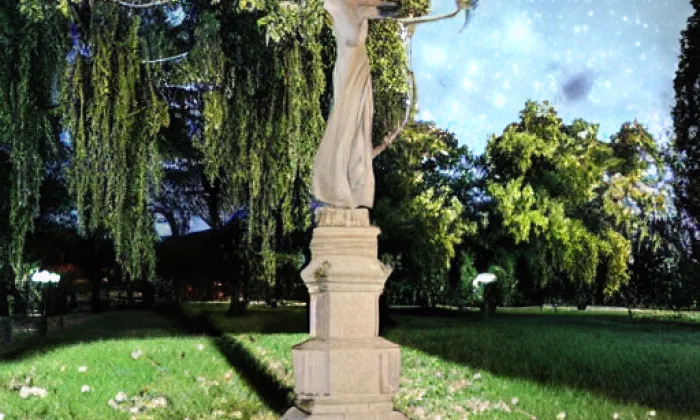 Park Mistra Jana Husa – noc