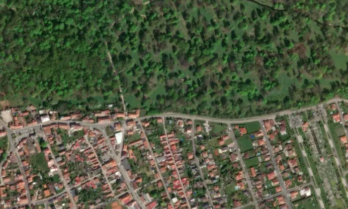 Pohřební kaple svatého Kříže (Veltrusy) – letecký pohled