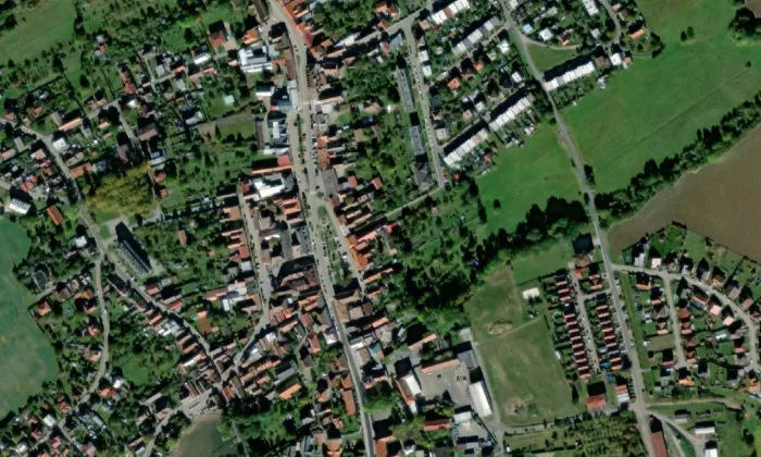 Pomník padlých ve světových válkách – letecký pohled