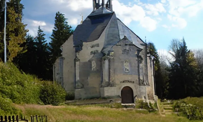 Poutní kaple Panny Marie Pomocné a křížová cesta – autumn