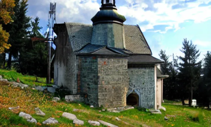 Poutní kaple Panny Marie Pomocné a křížová cesta – noc