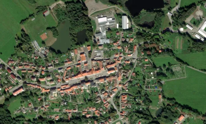Radnice v Benešově nad Černou – letecký pohled
