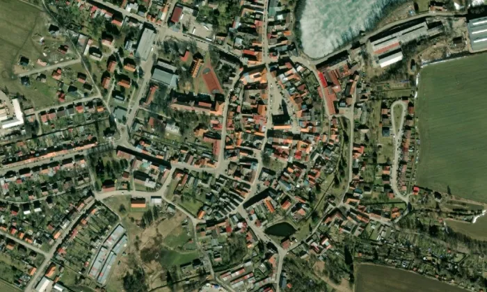 radnice v Počátkách – letecký pohled