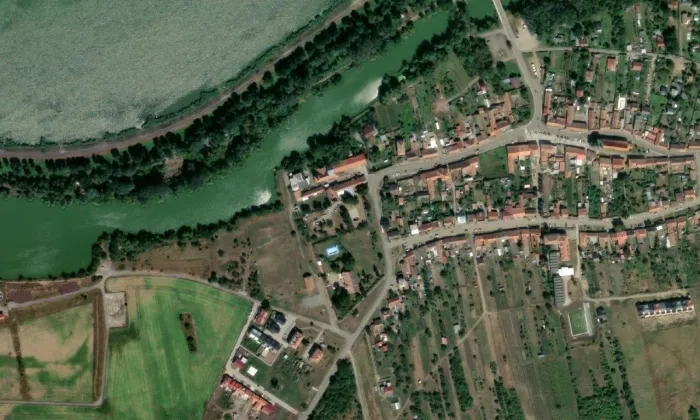Sýpka s branou bývalého mlýna – letecký pohled