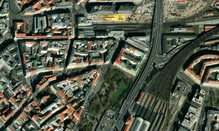 Sbratření (Vrchlického sady) – letecký pohled
