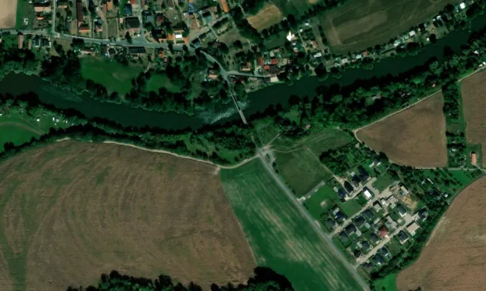 silniční most přes Labe v Kuněticích – letecký pohled