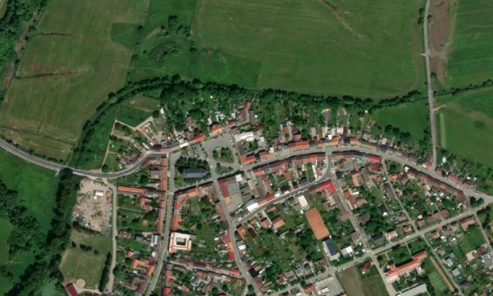 Sloup se sochou svaté Anny – letecký pohled