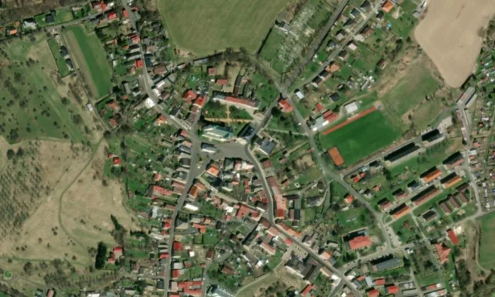Sloup se sousoším Nejsvětější Trojice (Teplá) – letecký pohled