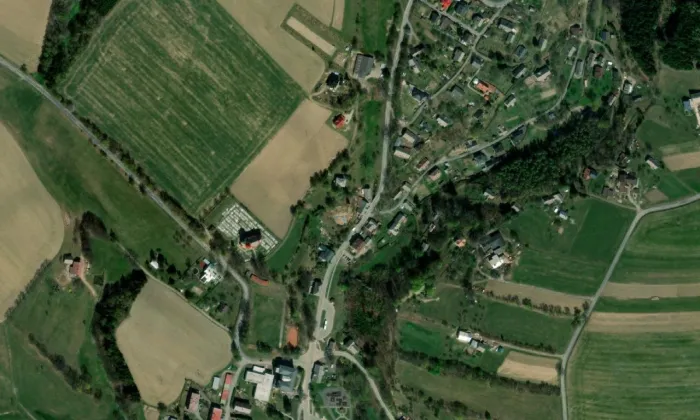 Sloup se sousoším Nejsvětější Trojice (Výprachtice) – letecký pohled