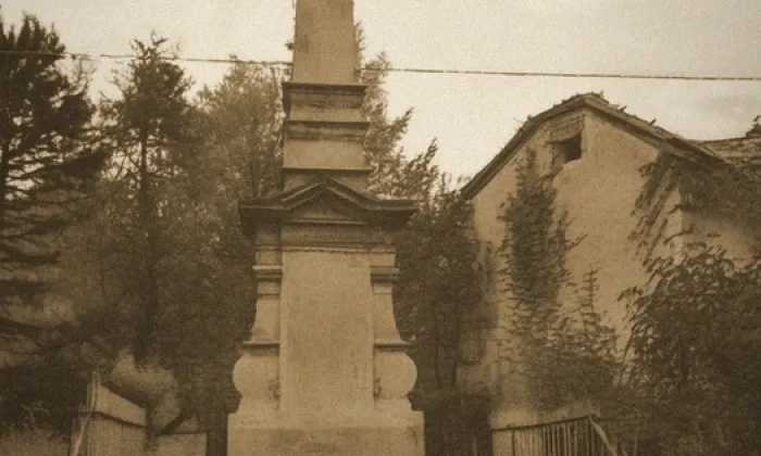 Sloup se sousoším Nejsvětější Trojice (Výprachtice) – historická rekonstrukce