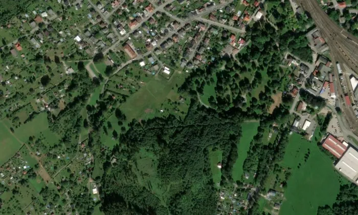 Socha Šárky – letecký pohled