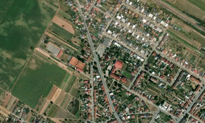 Socha rudoarmějce (Lanžhot) – letecký pohled