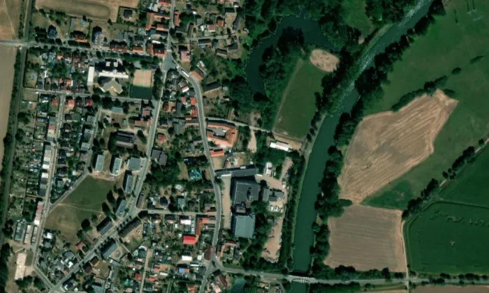 Socha svatého Jana Nepomuckého (Černožice, u čp. 38) – letecký pohled