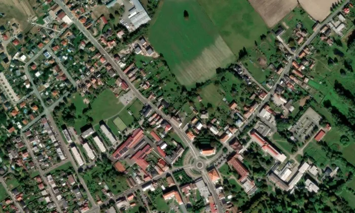 Socha svatého Jana Nepomuckého (Lázně Bohdaneč) – letecký pohled