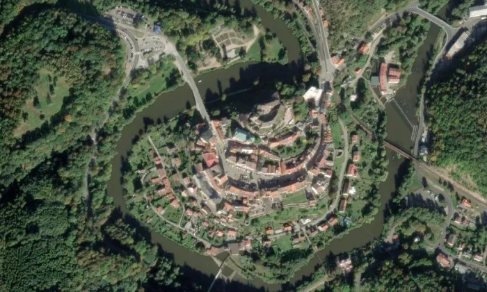 Sousoší Nejsvětější Trojice (Loket) – letecký pohled