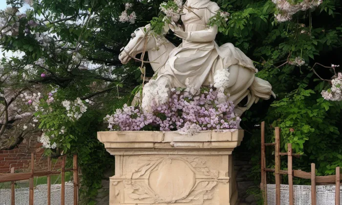 Sousoší Piety – spring