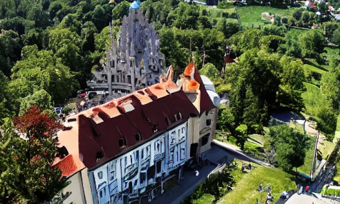 Společenský dům Týnec nad Sázavou - bývalá továrna na kameninu – autumn