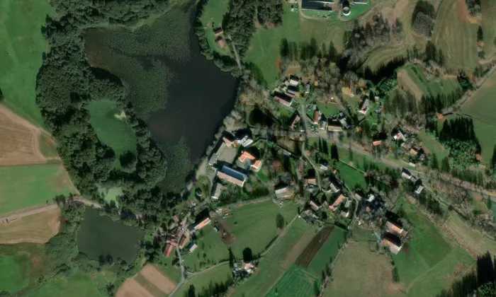 Starý a nový zámek Jindřichovice – letecký pohled