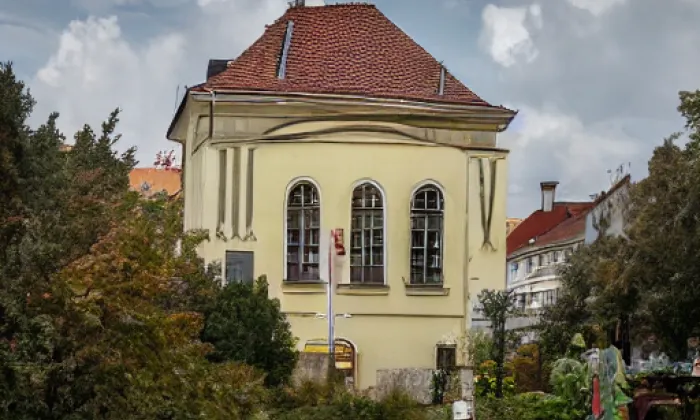 Synagoga v Novém Strašecí – autumn