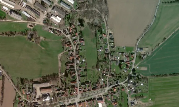 Synagoga v Pravoníně – letecký pohled