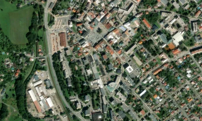 synagoga v Rychnově nad Kněžnou – letecký pohled