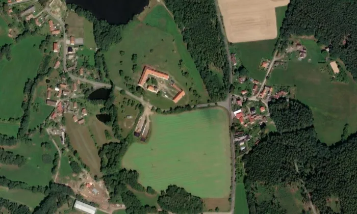 tvrz Vrchotice – letecký pohled