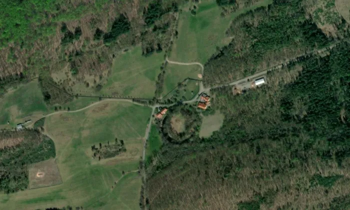 tvrziště Dvorce – letecký pohled