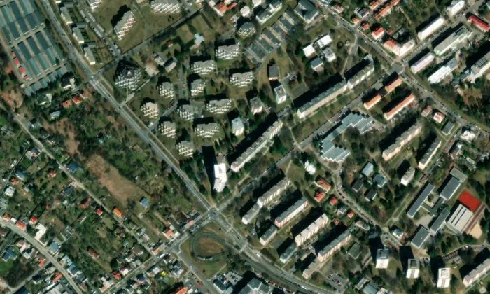 Věžový bytový dům s vodojemem – letecký pohled