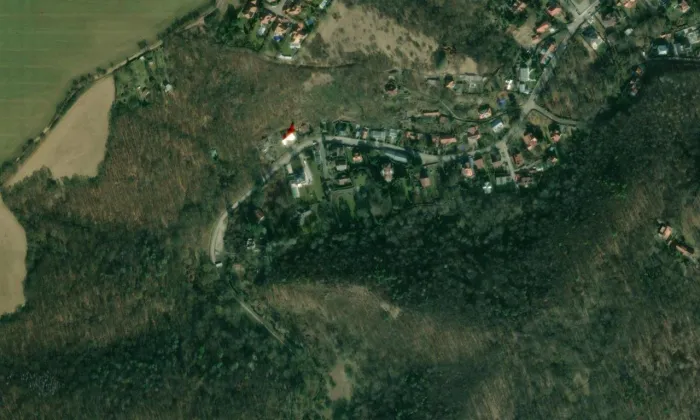 Vila Tiché údolí 10 s parkem – letecký pohled