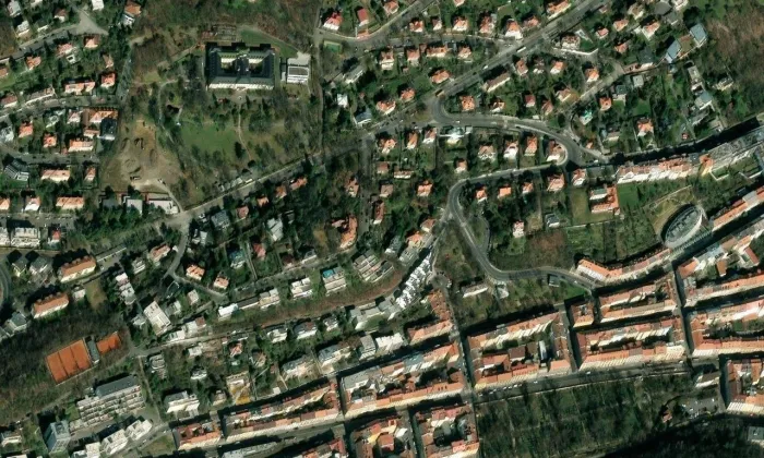 Vila Viktora A. Beneše – letecký pohled