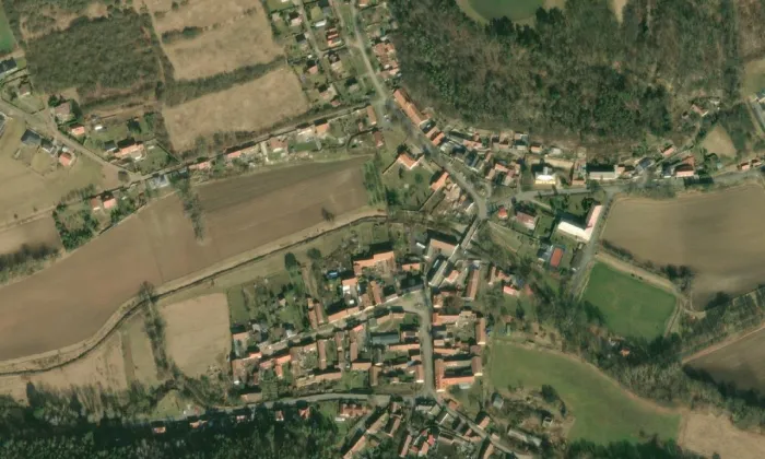 Vodní mlýn (Sazená) – letecký pohled