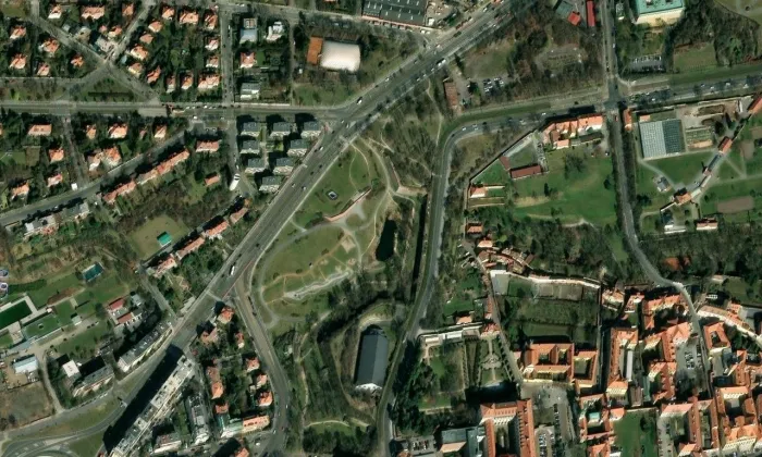 Vojenský hřbitov na Hradčanech – letecký pohled