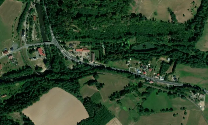 zájezdní hostinec v Arnoštově – letecký pohled