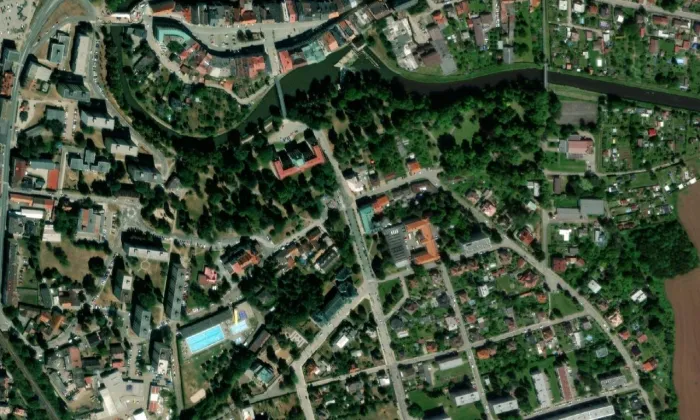 Základní škola Na Ostrově – letecký pohled