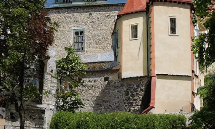 Zámek a hrad Kámen – autumn
