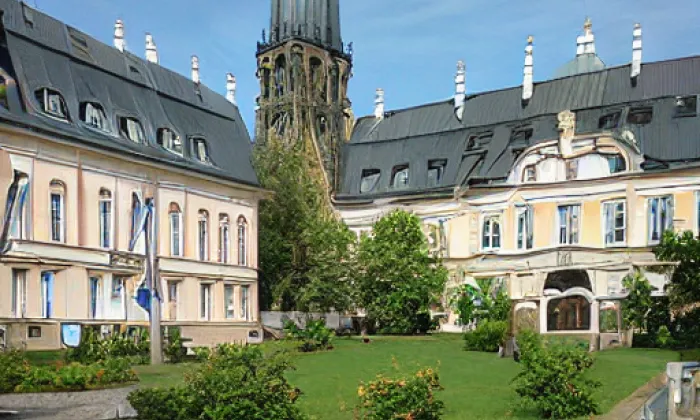 zámek Petrohrad – jaro
