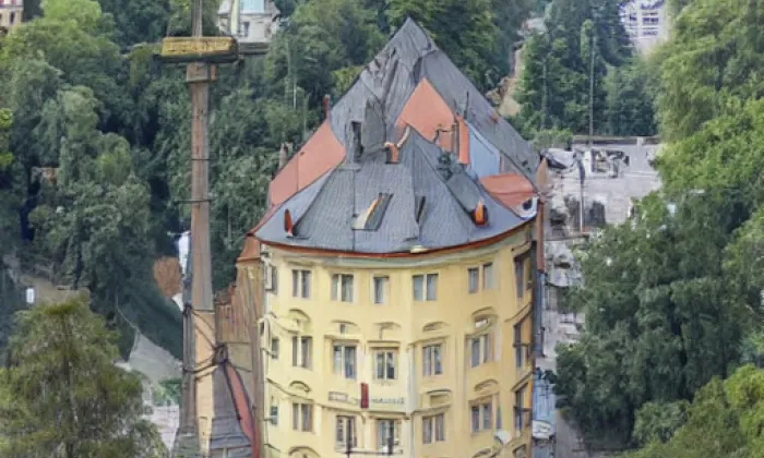 zámek Starý Hrozňatov – léto