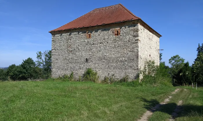 tvrz Dráchov