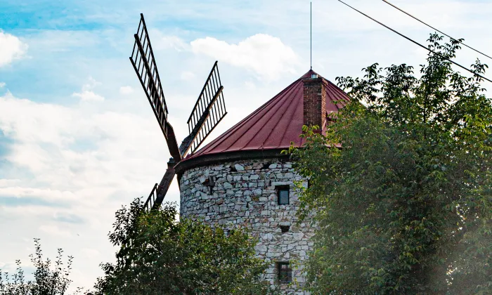 větrný mlýn (Ostrov u Macochy)
