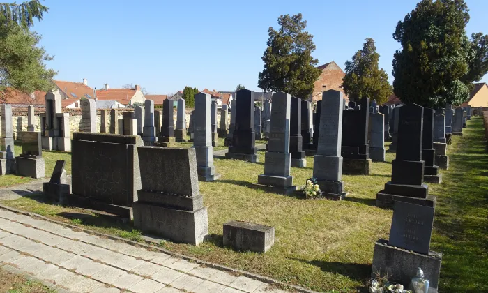 Židovský hřbitov v Uherském Ostrohu