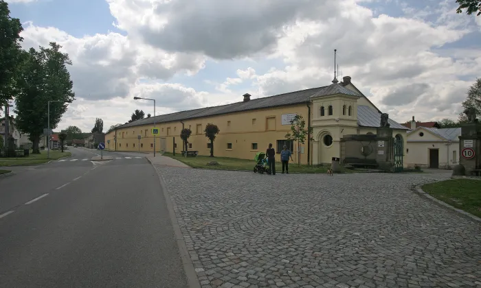 Fara (Dobřenice)